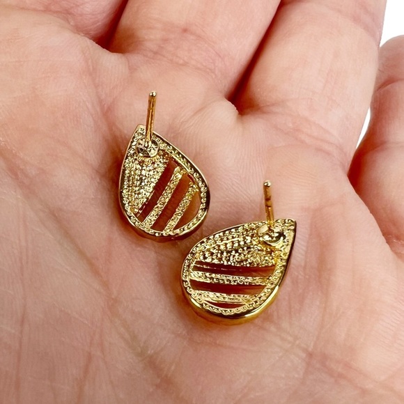 HR Stamped Gold Tone Black Enamel Teardrop Raindrop Pierced Earrings - Picture 7 of 9